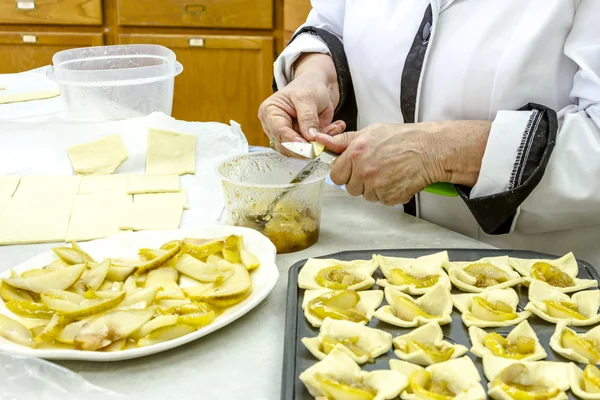 Pear and Gorgonzola Cheese Puff Pastries — Stock Photo, Image