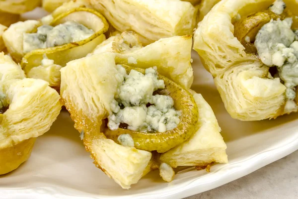 Pear and Gorgonzola Cheese Puff Pastries — Stock Photo, Image