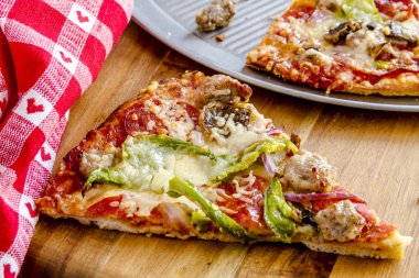Yüce taze ince hamur Pizza
