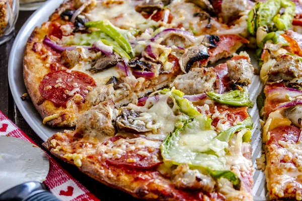 Fresh Thin Crust Supreme Pizza — Stock Photo, Image