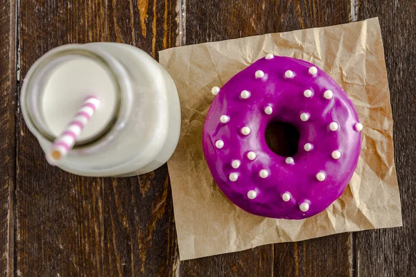 Fresh Baked Vanilla Bean Iced Doughnuts — Stock Photo, Image