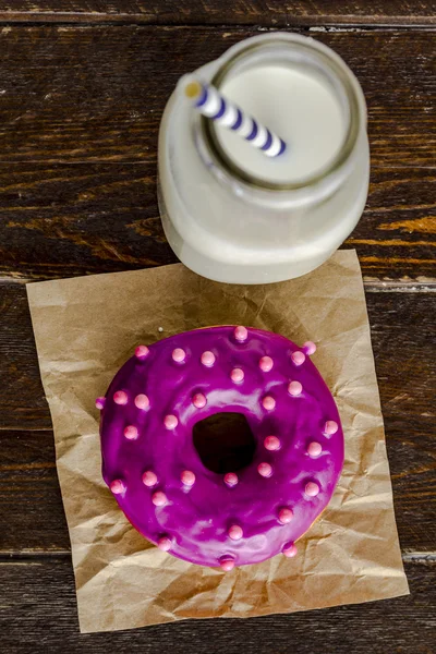 Fresh Baked Vanilla Bean Iced Doughnuts — Stock Photo, Image