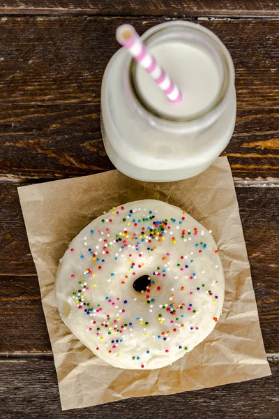 Fresh Baked Vanilla Bean Iced Doughnuts — Stock Photo, Image