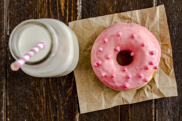 Fresh Baked Vanilla Bean Iced Doughnuts — Stock Photo, Image