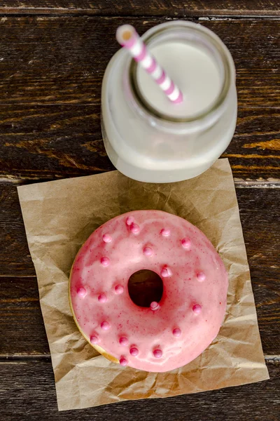 Fresh Baked Vanilla Bean Iced Doughnuts — Stock Photo, Image