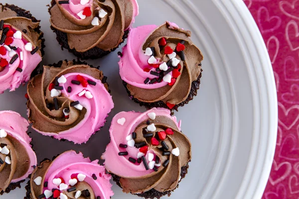 バレンタインデーのお菓子とカップケーキ — ストック写真