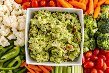 Taze ev yapımı tıknaz Guacamole DIP