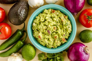 Taze ev yapımı tıknaz Guacamole DIP
