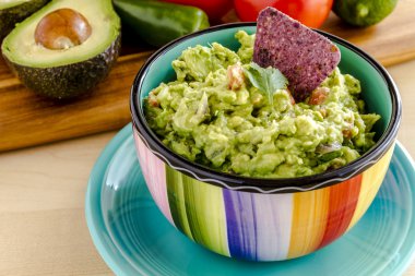 Taze ev yapımı tıknaz Guacamole DIP