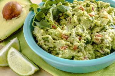 Taze ev yapımı tıknaz Guacamole DIP
