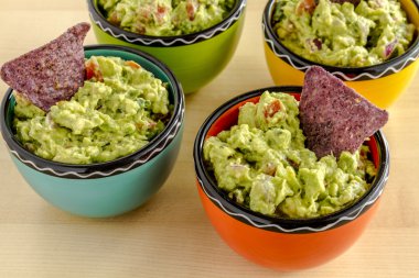 Taze ev yapımı tıknaz Guacamole DIP
