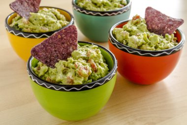 Taze ev yapımı tıknaz Guacamole DIP