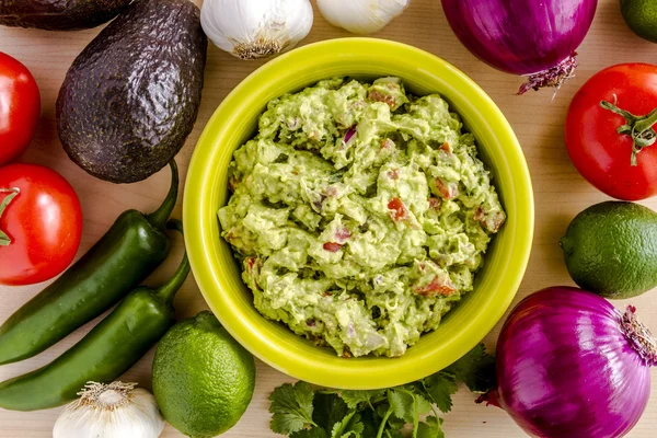 Mergulho de Guacamole Chunky caseiro fresco — Fotografia de Stock