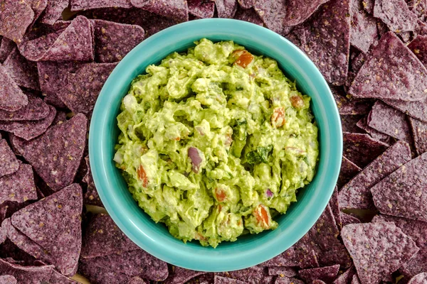 Taze ev yapımı tıknaz Guacamole DIP