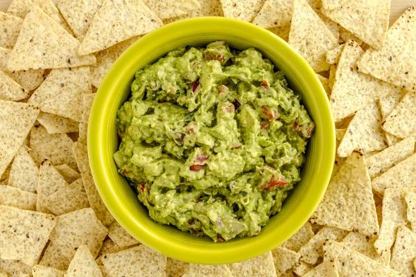 Taze ev yapımı tıknaz Guacamole DIP
