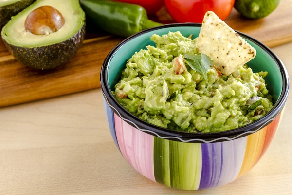 Taze ev yapımı tıknaz Guacamole DIP