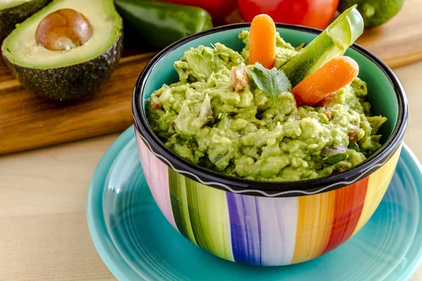 Mergulho de Guacamole Chunky caseiro fresco — Fotografia de Stock