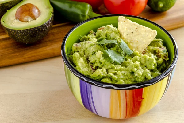 Taze ev yapımı tıknaz Guacamole DIP