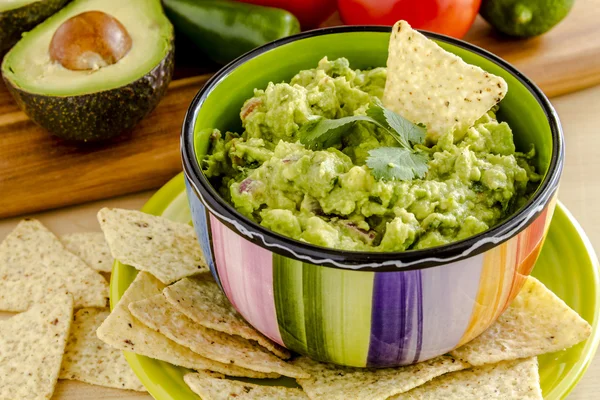 Taze ev yapımı tıknaz Guacamole DIP