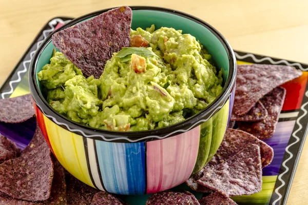 Taze ev yapımı tıknaz Guacamole DIP