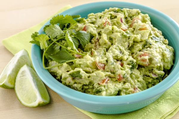 Taze ev yapımı tıknaz Guacamole DIP