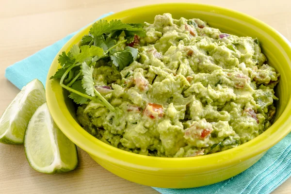 Taze ev yapımı tıknaz Guacamole DIP