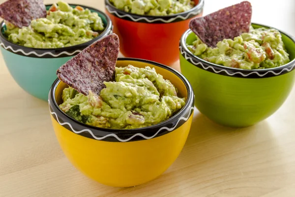 Taze ev yapımı tıknaz Guacamole DIP