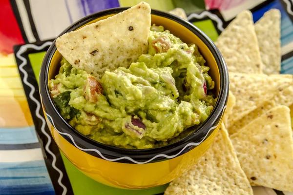 Mergulho de Guacamole Chunky caseiro fresco — Fotografia de Stock