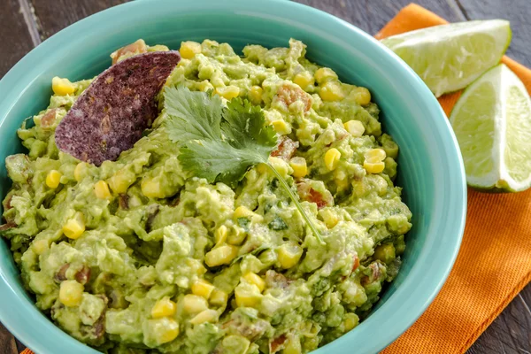 Friss házi tagbaszakadt Guacamole Dip — Stock Fotó