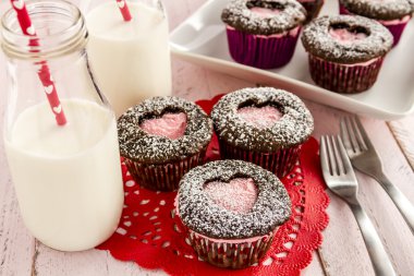 Sevgililer günü kalp kesme Cupcakes