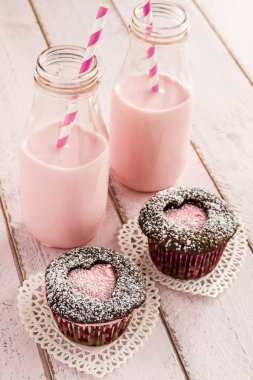 Sevgililer günü kalp kesme Cupcakes