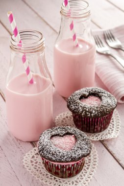 Sevgililer günü kalp kesme Cupcakes