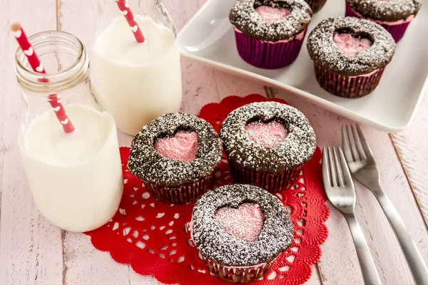 Valentinsdag hjerte Cutout Cupcakes - Stock-foto