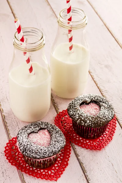 Sevgililer günü kalp kesme Cupcakes — Stok fotoğraf