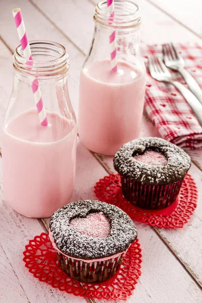 Sevgililer günü kalp kesme Cupcakes — Stok fotoğraf