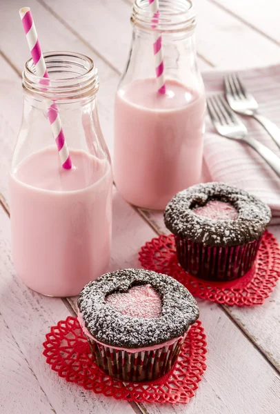 Sevgililer günü kalp kesme Cupcakes — Stok fotoğraf