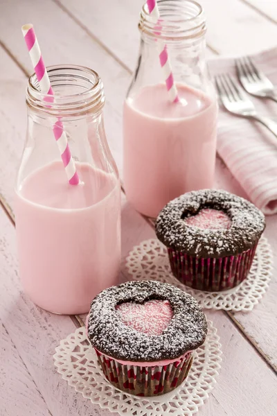 Sevgililer günü kalp kesme Cupcakes — Stok fotoğraf