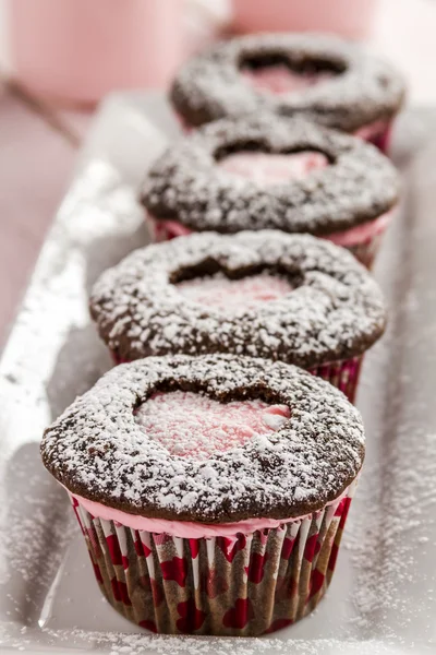 San Valentino cuore ritaglio Cupcakes — Foto Stock