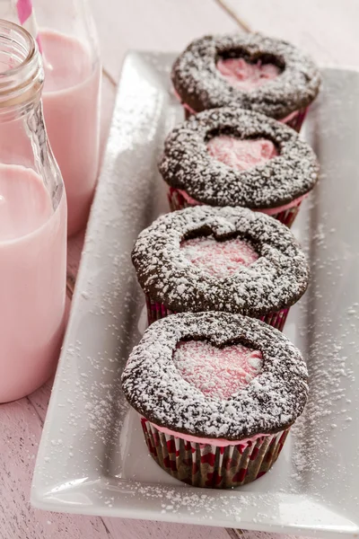 Alla hjärtans dag hjärtat Cutout Cupcakes — Stockfoto