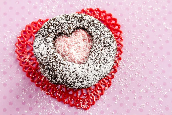 Cupcakes de découpage de coeur de Saint Valentin — Photo