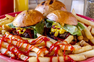 Yerel Tavern Bar ve ızgara gıda