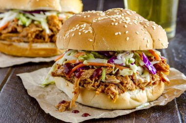 Barbekü domuz eti sandviçler çekti 