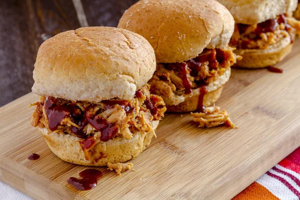 Sándwiches de cerdo tirado de barbacoa —  Fotos de Stock