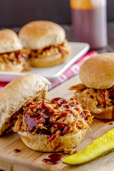 Sándwiches de cerdo tirado de barbacoa —  Fotos de Stock