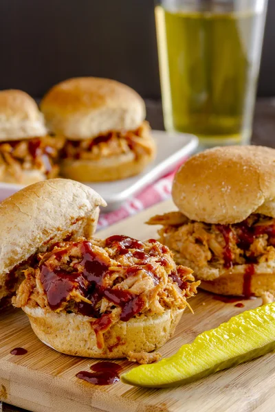 Sándwiches de cerdo tirado de barbacoa — Foto de Stock