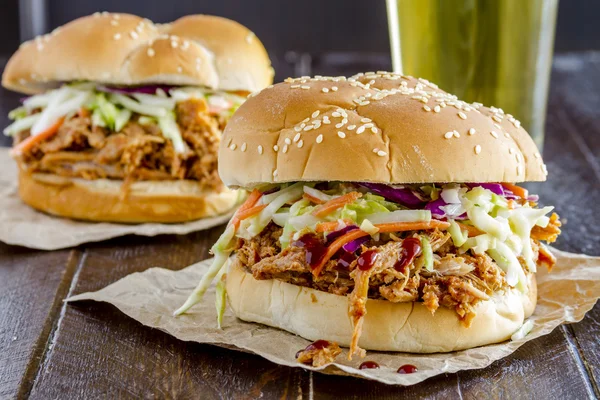 Sándwiches de cerdo tirado de barbacoa Imagen de stock