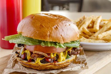 Gurme Pub Hamburger ve patates kızartması