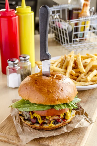 Gourmet Pub Hamburger and Fries — Stock Photo, Image