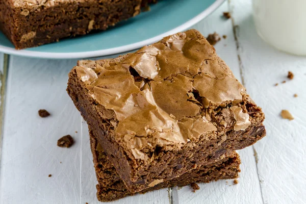 Domácí dvojité čokoládové kus Brownies — Stock fotografie