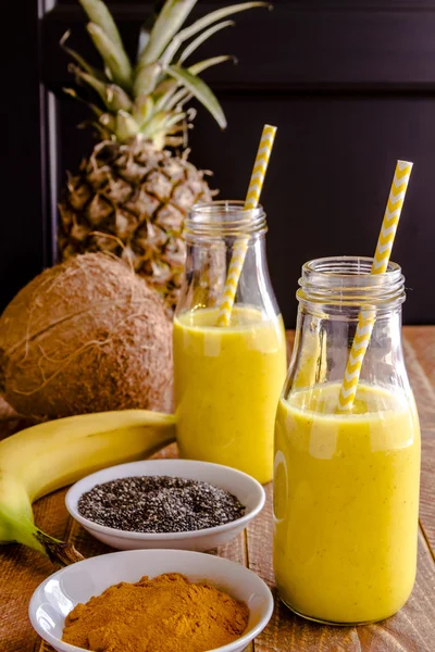 Pineapple, Banana, Coconut, Turmeric and Chia Seed Smoothies — Stock Photo, Image